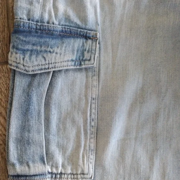 GAP Factory High Rise Wide-Leg Cargo Jeans. Size: 12/31 Regular - Picture 7 of 11